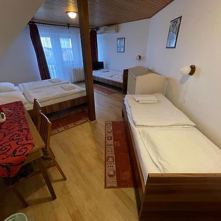 Koller Panzio Hotel Bonyhad ภายนอก รูปภาพ