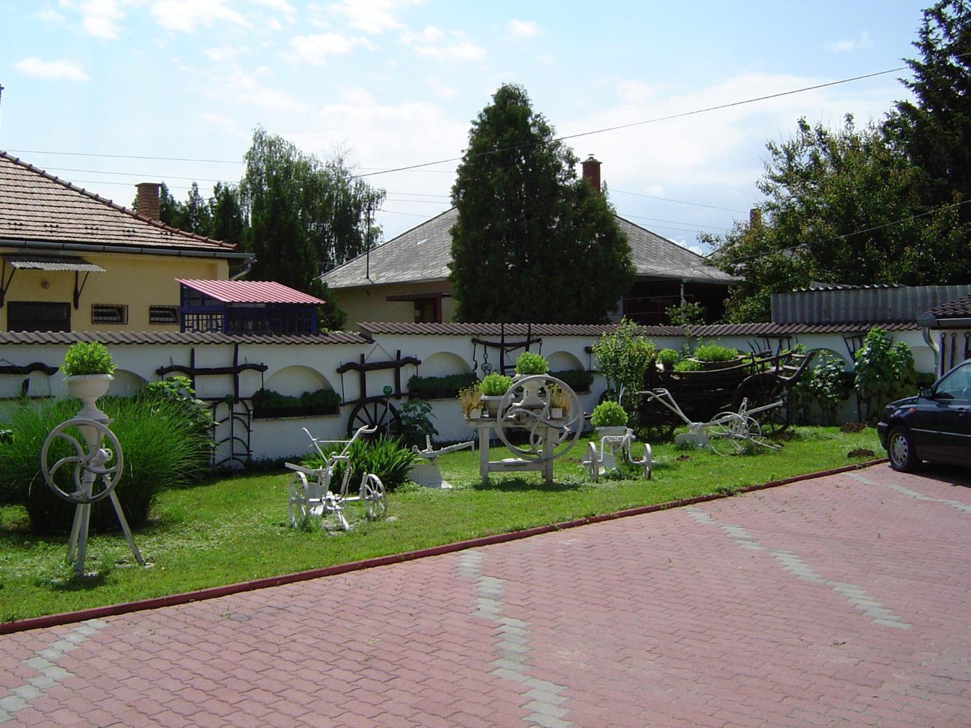 Koller Panzio Hotel Bonyhad ภายนอก รูปภาพ