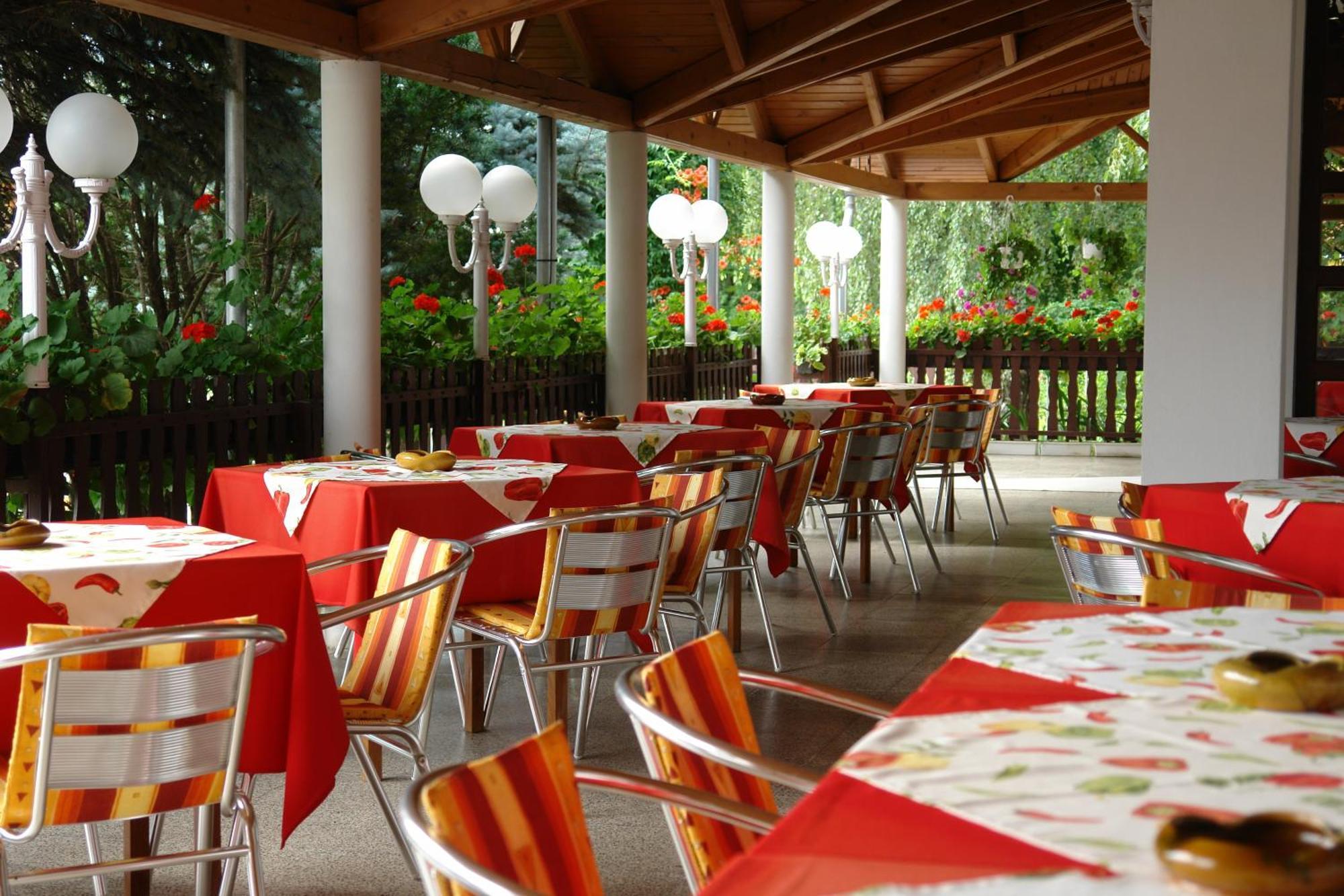 Koller Panzio Hotel Bonyhad ภายนอก รูปภาพ