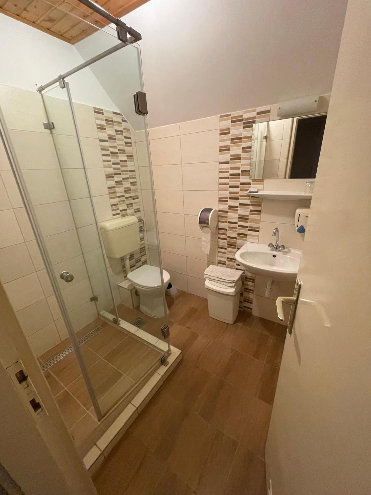 Koller Panzio Hotel Bonyhad ภายนอก รูปภาพ