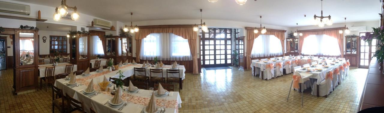 Koller Panzio Hotel Bonyhad ภายนอก รูปภาพ